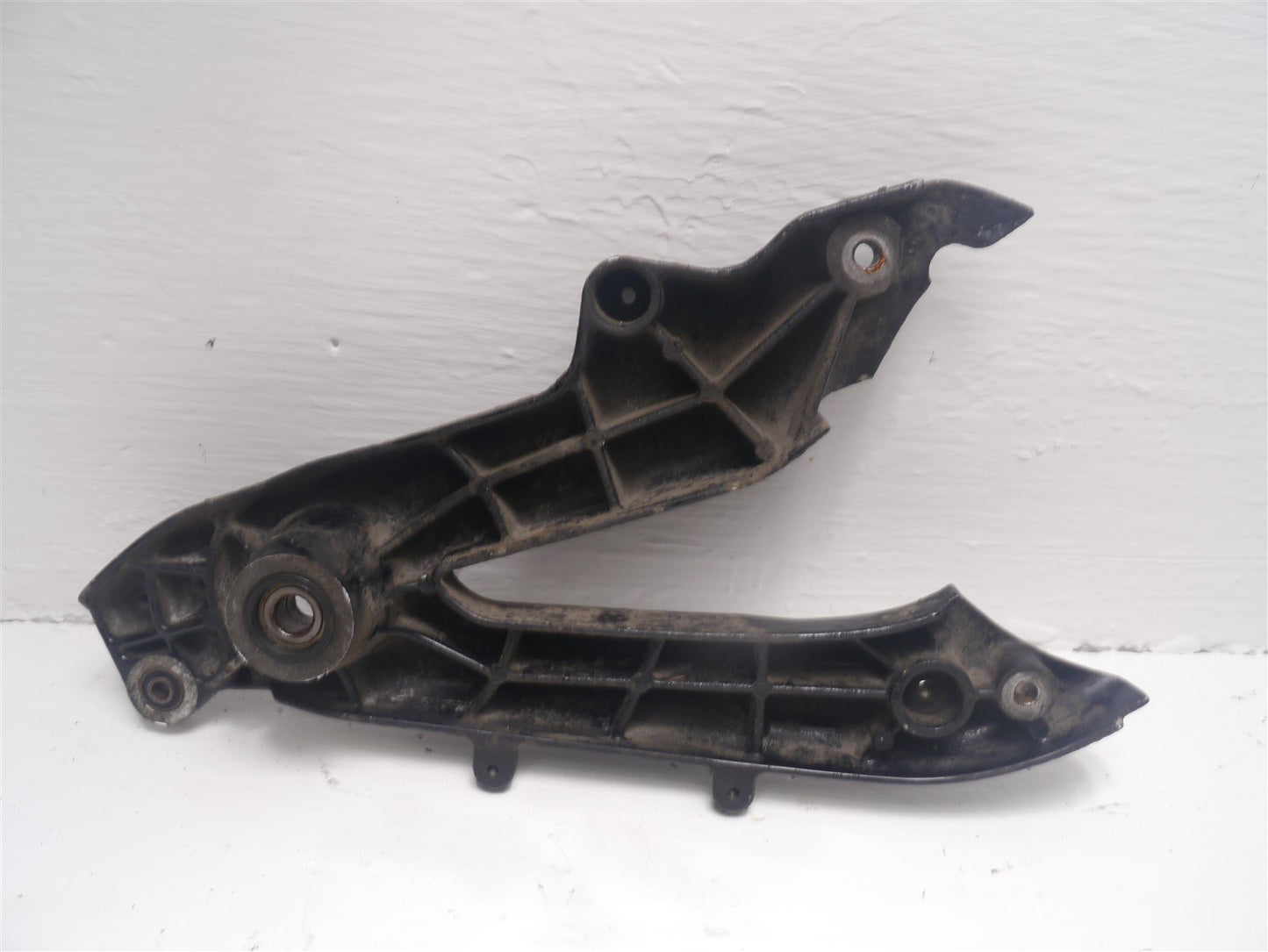 YAMAHA BWS 125 2012-2014 EXHAUST REAR WHEEL BRACKET