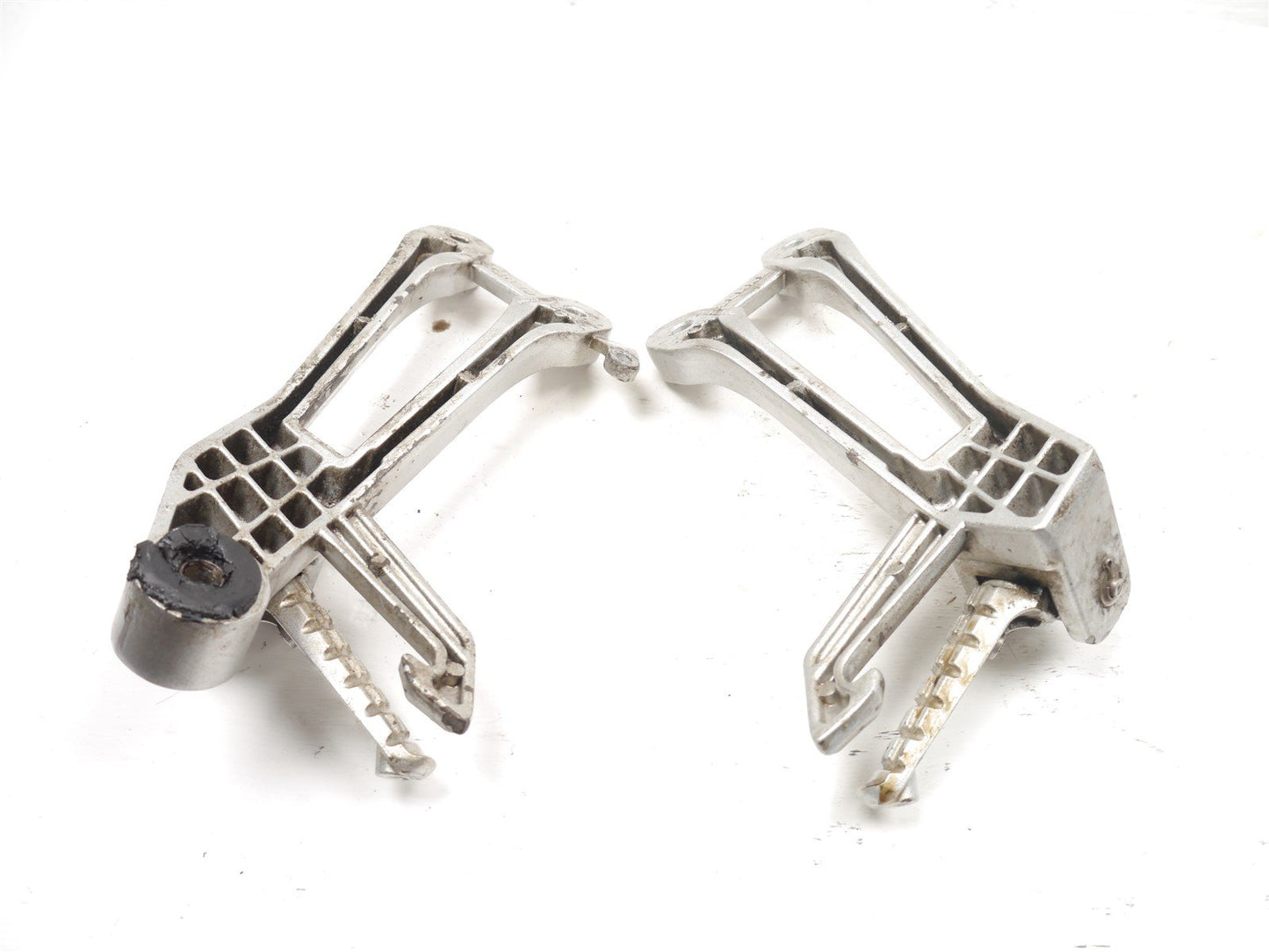 LEXMOTO VENOM 125 EFI 2017-2021 REAR FOOTREST HANGERS AND PEGS