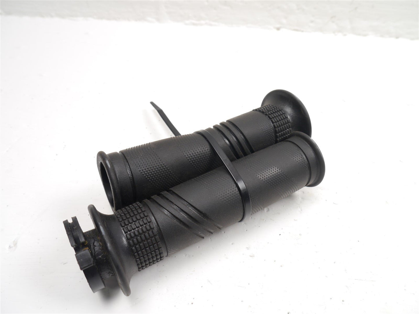 SYM JET X 125 2021-2023 THROTTLE TUBE AND GRIPS