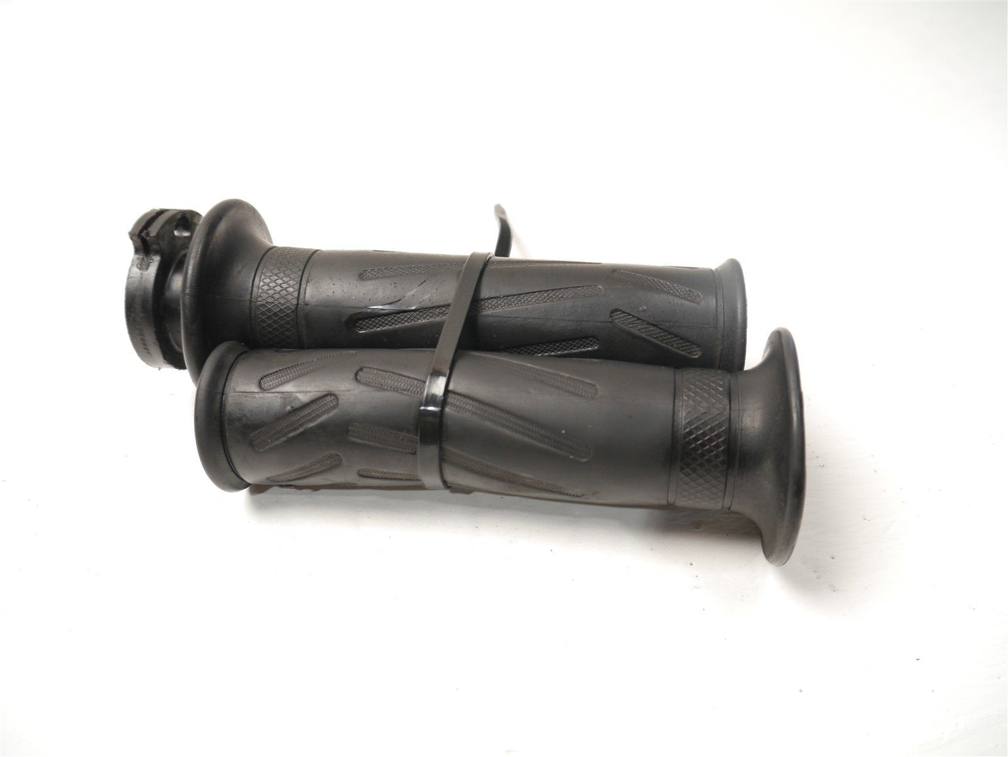 YAMAHA YS125 2017-2021 THROTTLE TUBE AND GRIPS