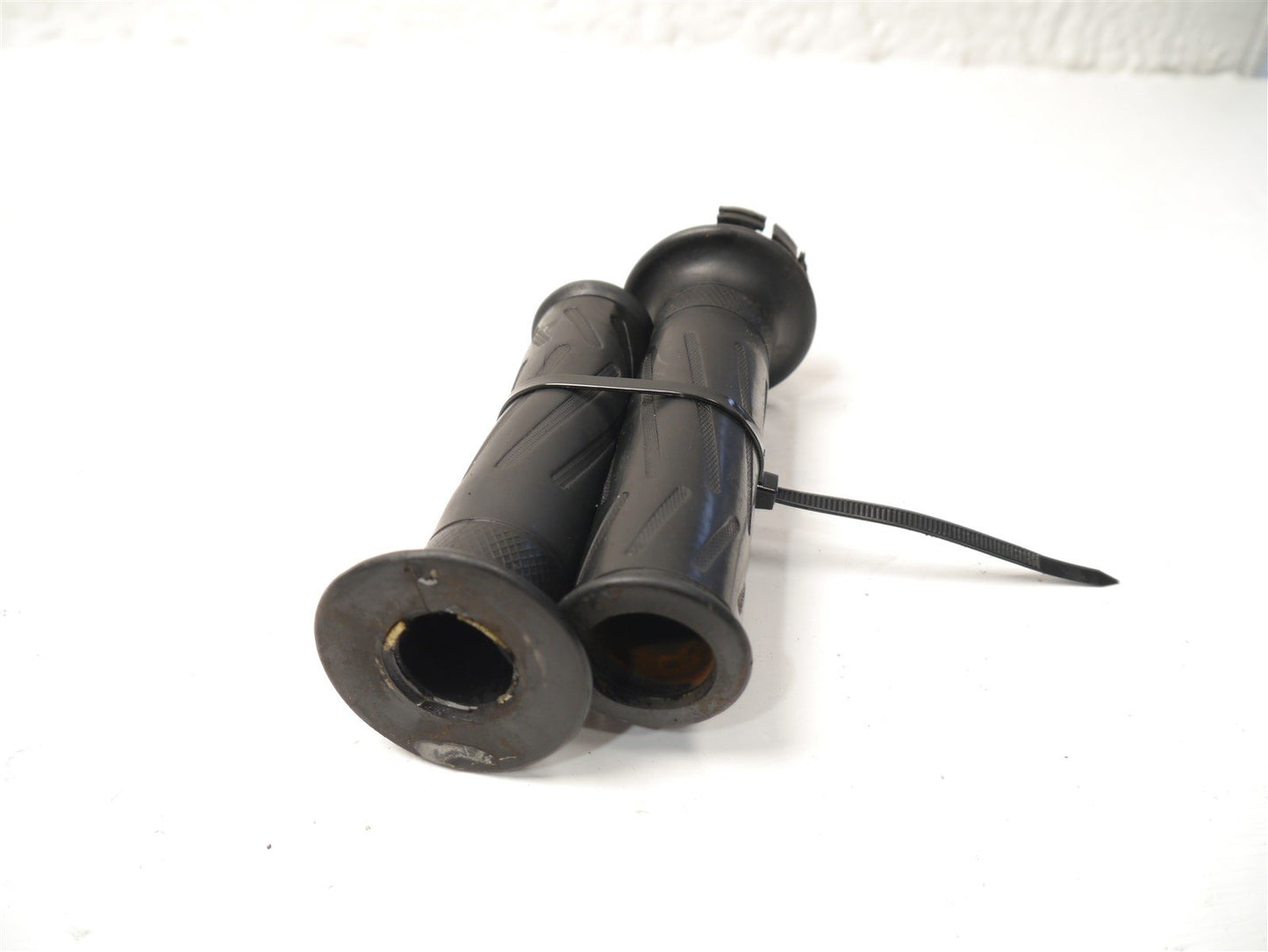 YAMAHA YS125 2017-2021 THROTTLE TUBE AND GRIPS