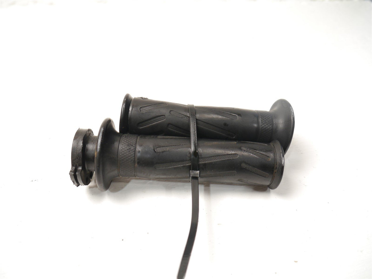 YAMAHA YS125 2017-2021 THROTTLE TUBE AND GRIPS