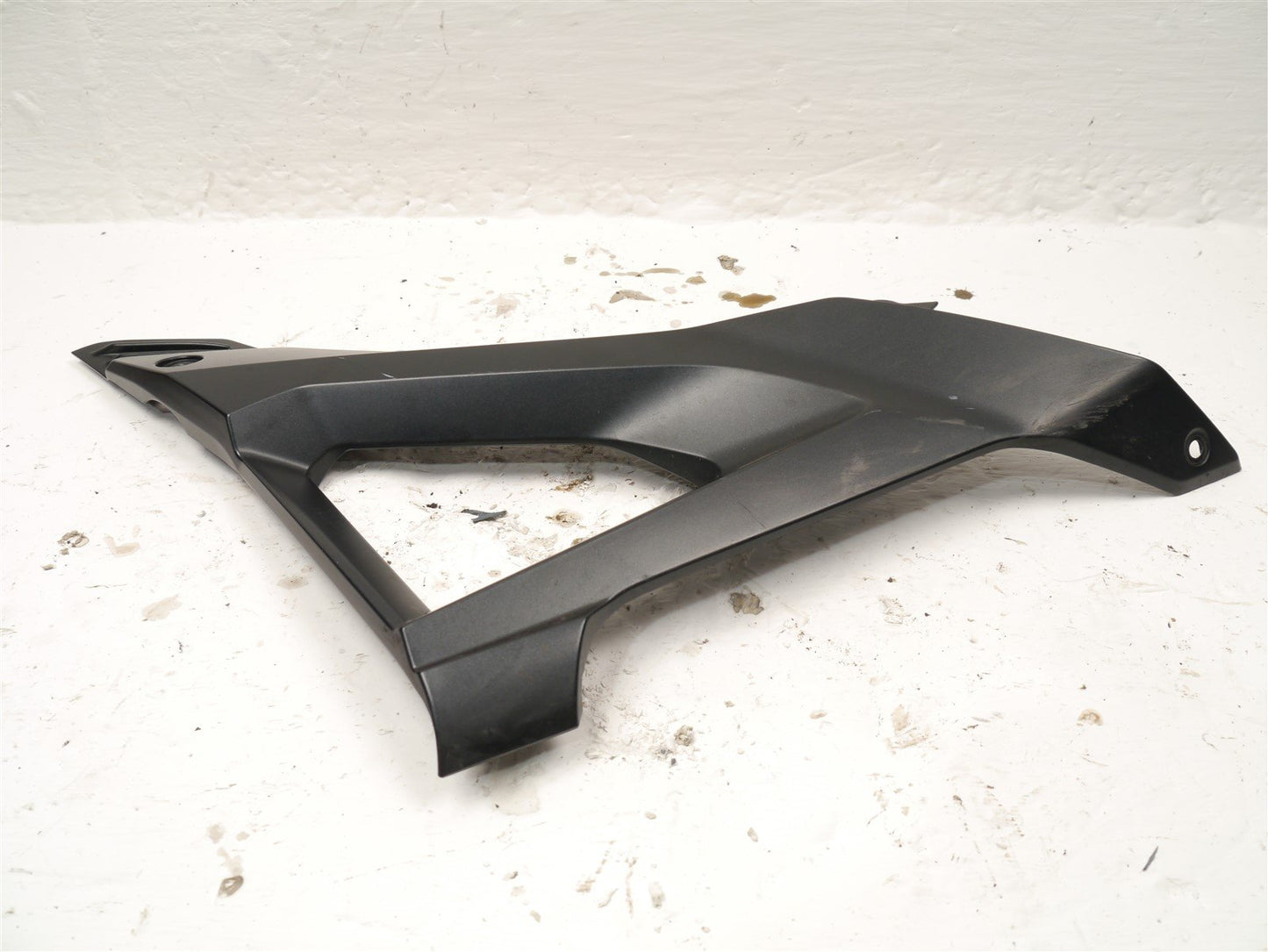 HONDA CB125R 2021-2023 LEFT SIDE PANEL *SCRATCHED*