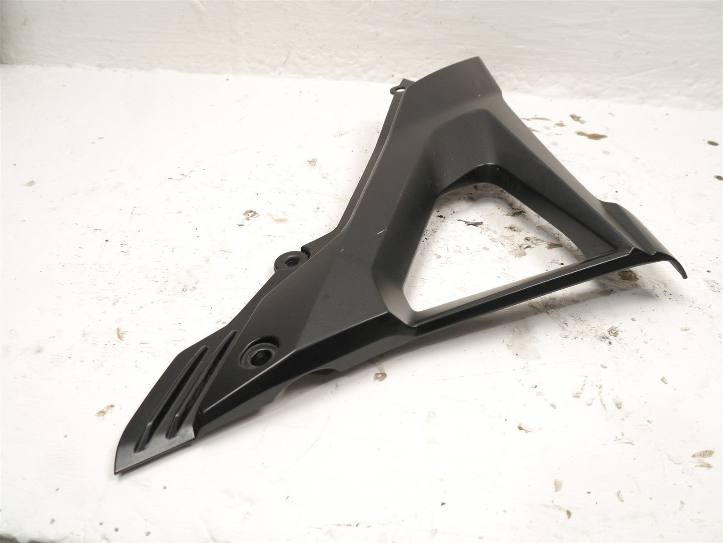 HONDA CB125R 2021-2023 LEFT SIDE PANEL *SCRATCHED*