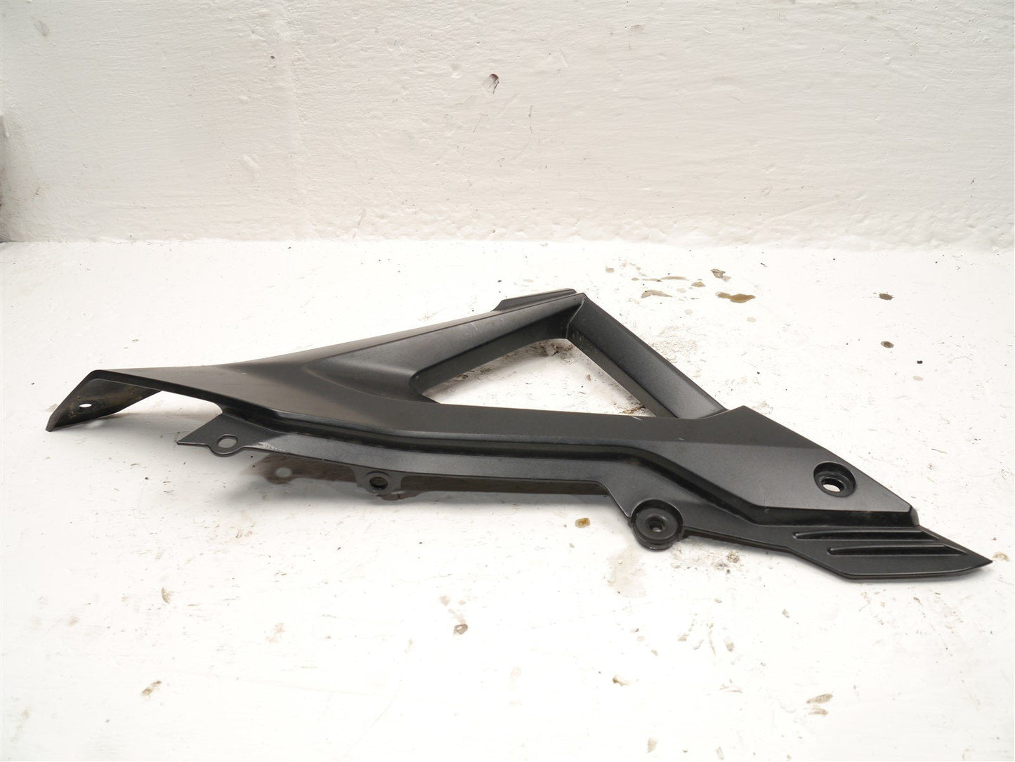 HONDA CB125R 2021-2023 LEFT SIDE PANEL *SCRATCHED*
