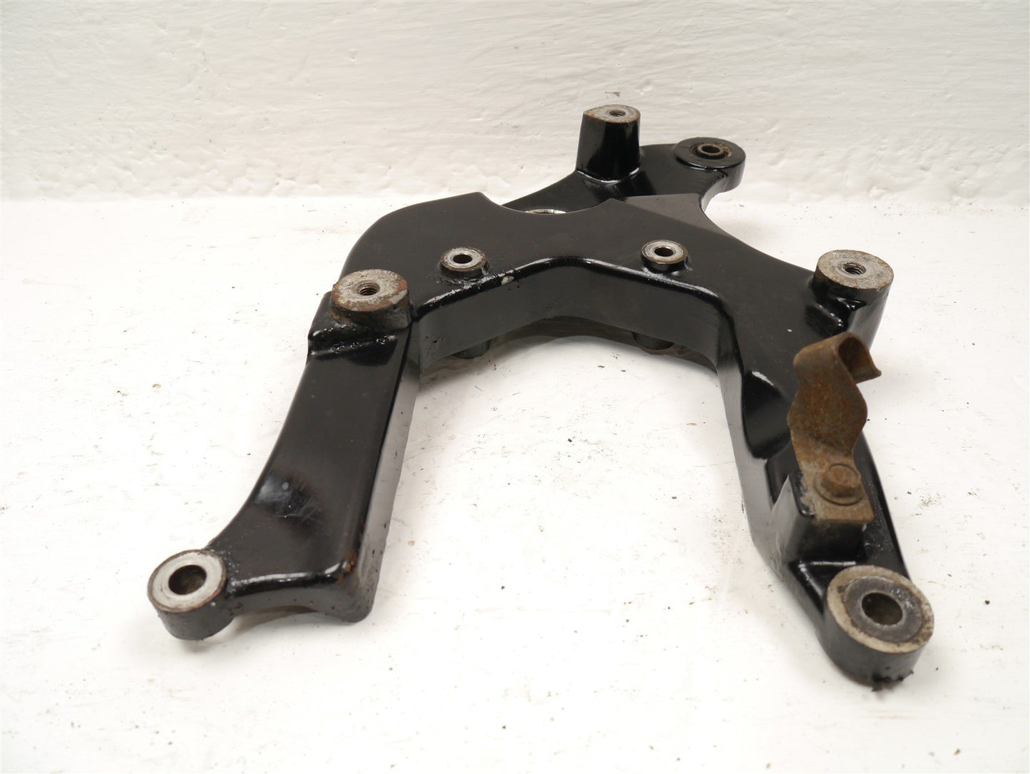 SUZUKI BURGMAN UH 125 2008-2011 REAR WHEEL MOUNT