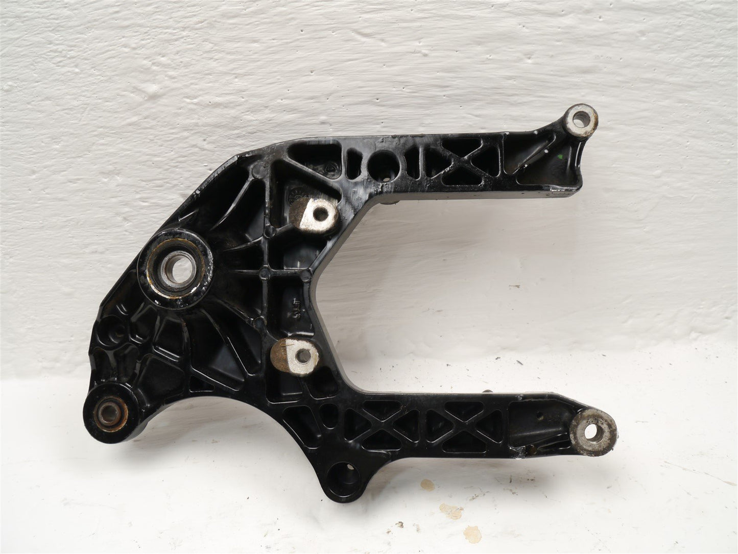 SUZUKI BURGMAN UH 125 2008-2011 REAR WHEEL MOUNT