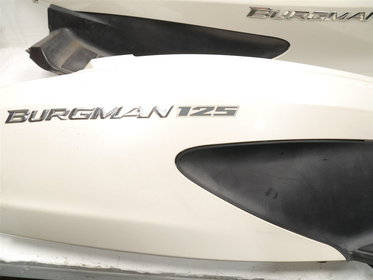 SUZUKI BURGMAN UH 125 2008-2011 SIDE FAIRING PANELS x 2