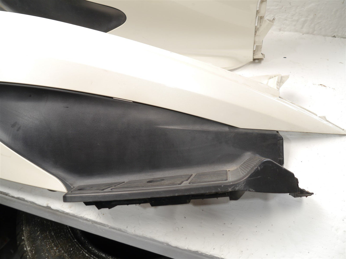 SUZUKI BURGMAN UH 125 2008-2011 SIDE FAIRING PANELS x 2
