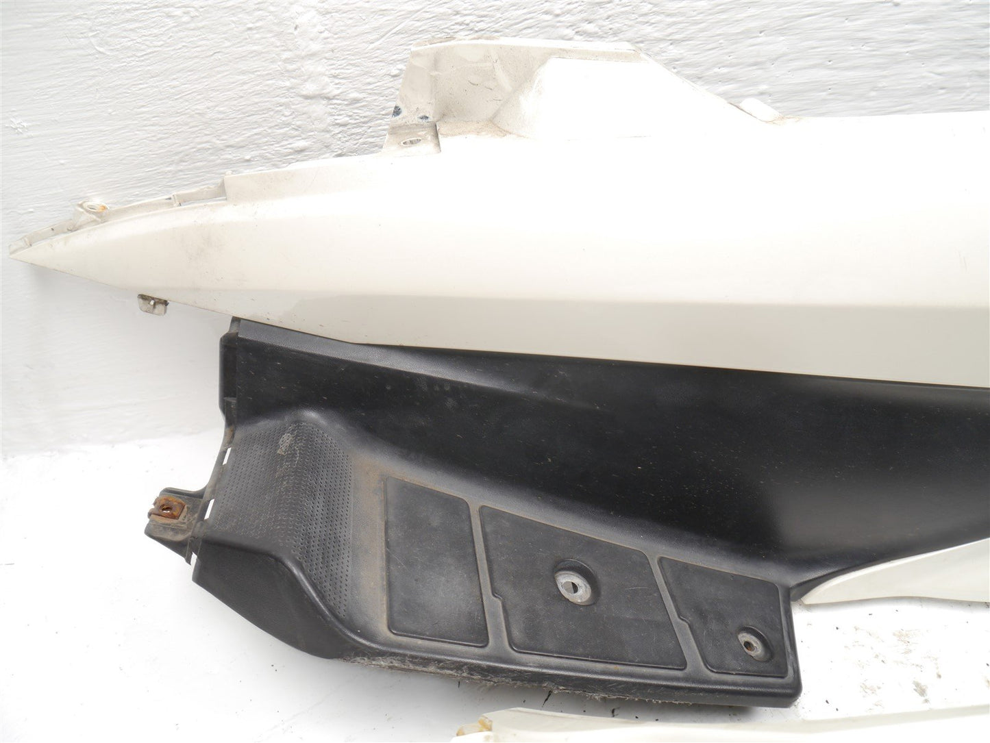 SUZUKI BURGMAN UH 125 2008-2011 SIDE FAIRING PANELS x 2