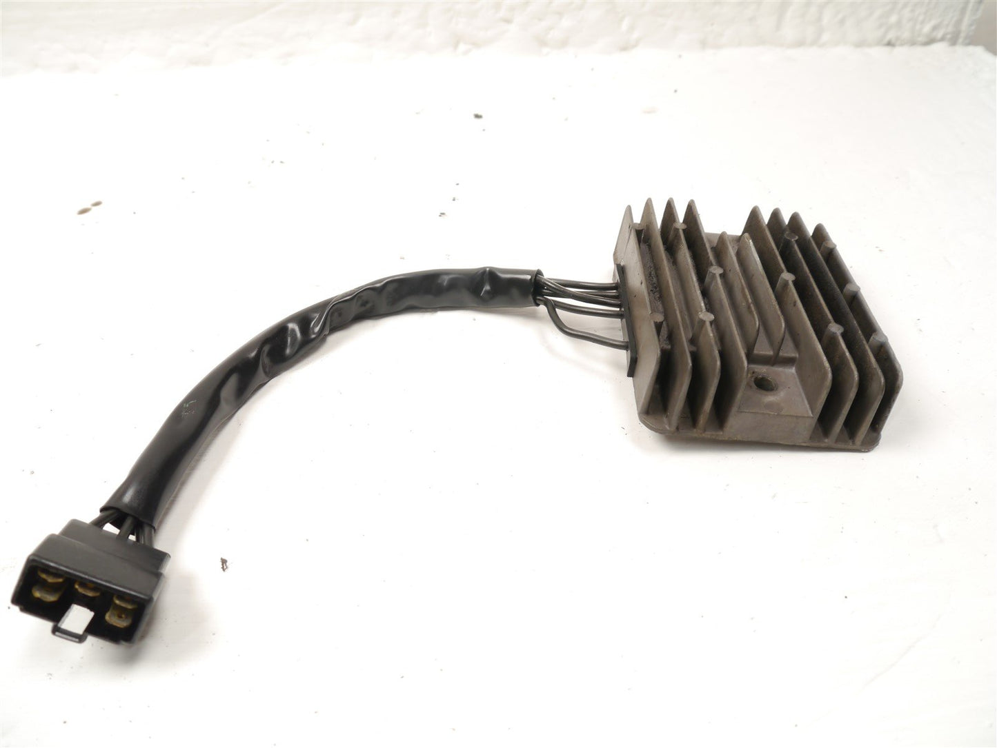 TRIUMPH SPEEDMASTER 2003-2004 VOLTAGE REGULATOR RECTIFIER