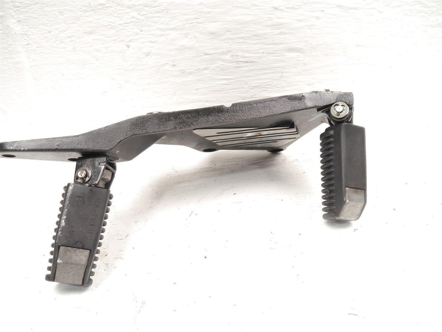 BMW K1100 RS ABS 1992-1996 LEFT FOOTREST HANGER & PEGS