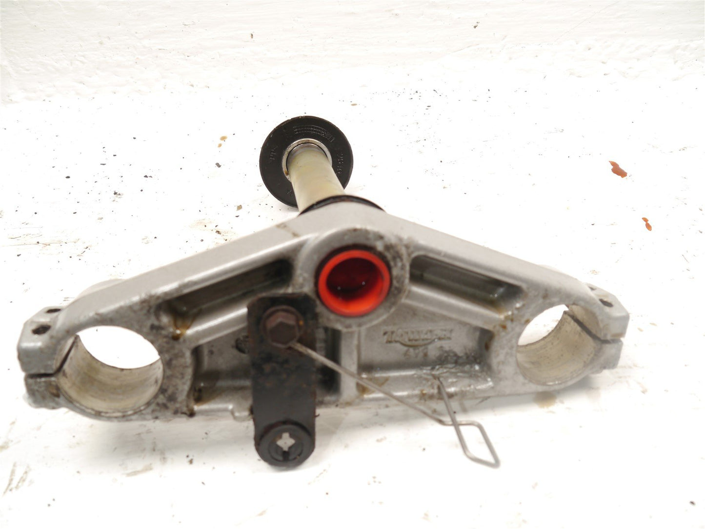 TRIUMPH SPRINT 1050 ST 2005-2007 BOTTOM FORK YOKE