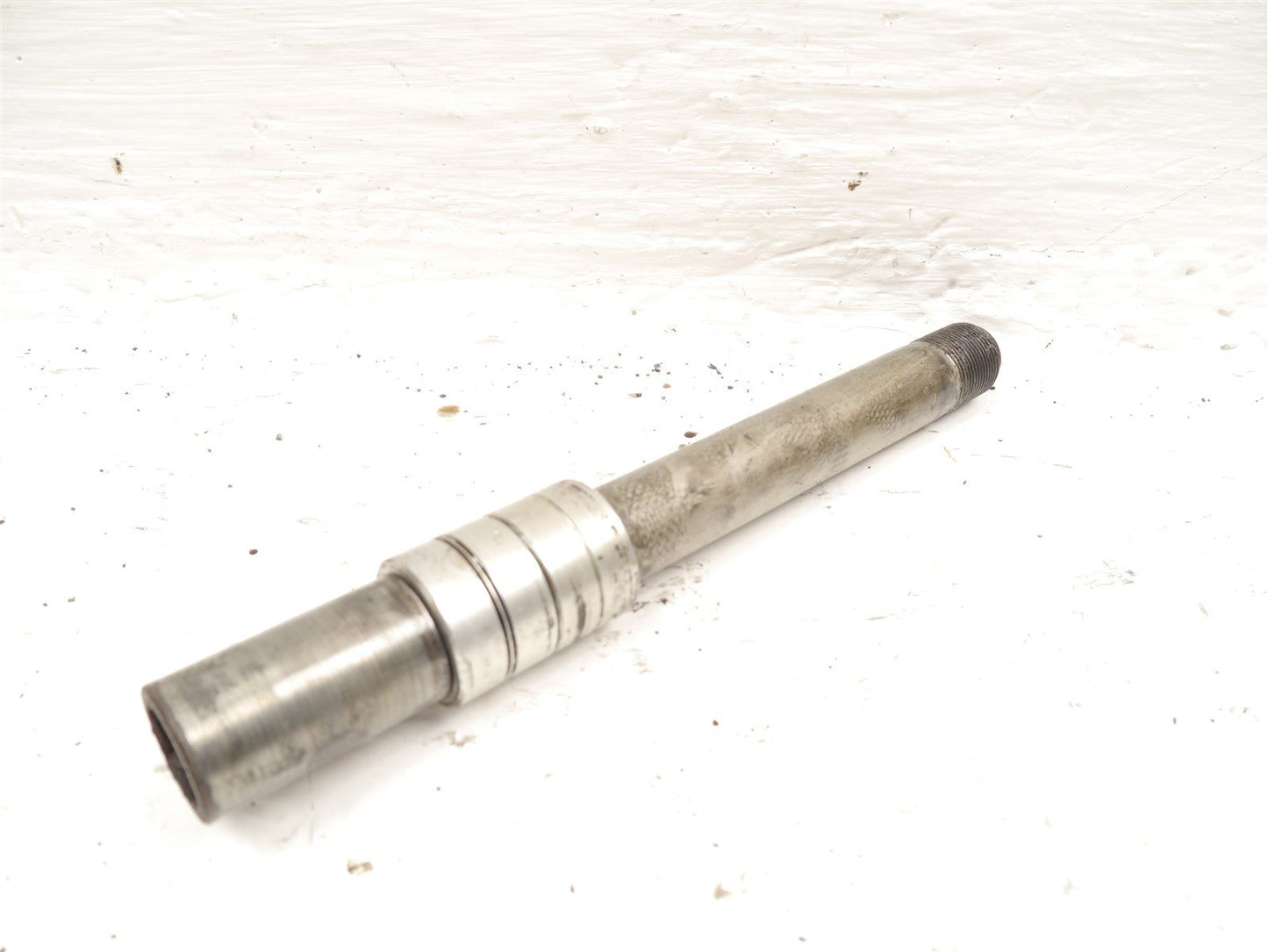 TRIUMPH SPRINT 1050 ST 2005-2007 FRONT WHEEL SPINDLE