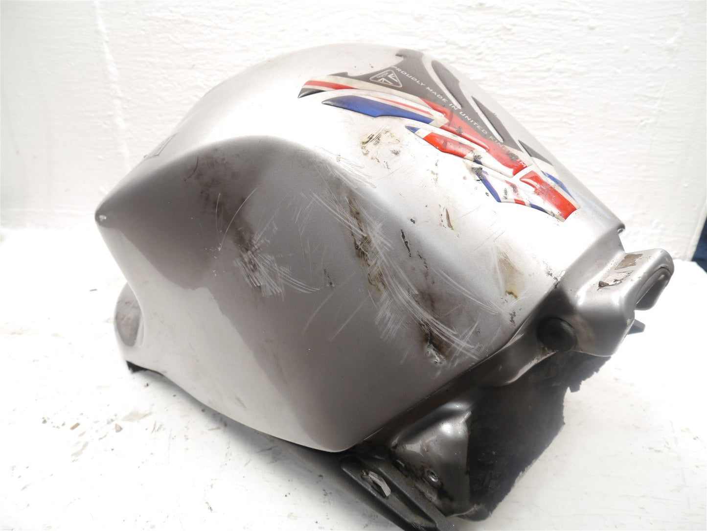 TRIUMPH SPRINT 1050 ST 2005-2007 FUEL TANK