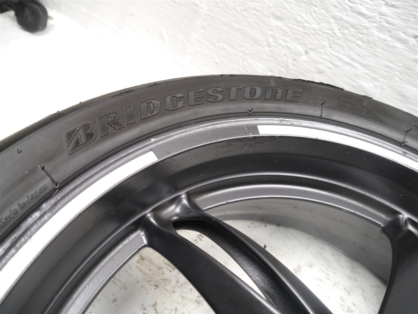 TRIUMPH SPRINT 1050 ST 2005-2007 REAR WHEEL & TIRE