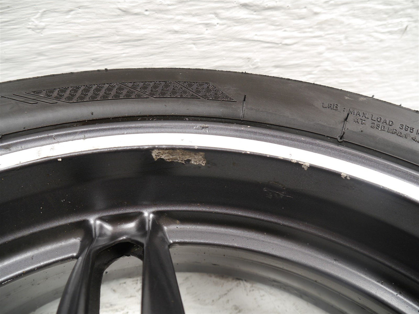TRIUMPH SPRINT 1050 ST 2005-2007 REAR WHEEL & TIRE