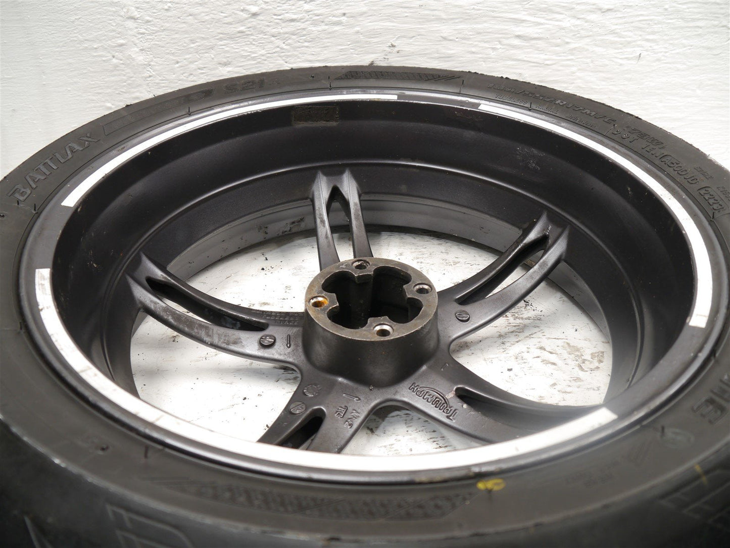 TRIUMPH SPRINT 1050 ST 2005-2007 REAR WHEEL & TIRE