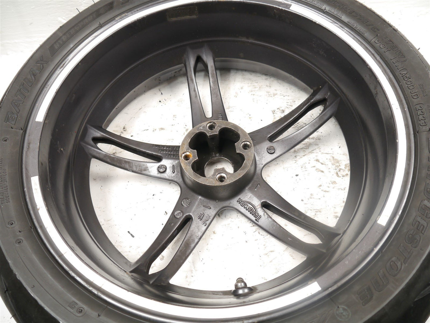 TRIUMPH SPRINT 1050 ST 2005-2007 REAR WHEEL & TIRE