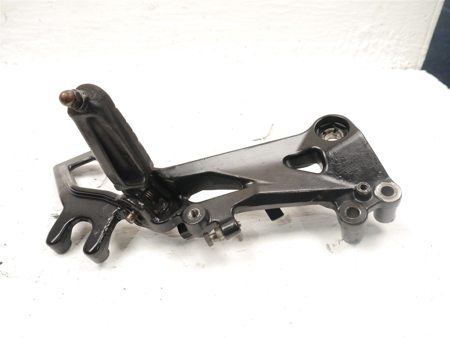 KTM RC125 2014-2016 FRONT RIGHT FOOTREST HANGER & PEG