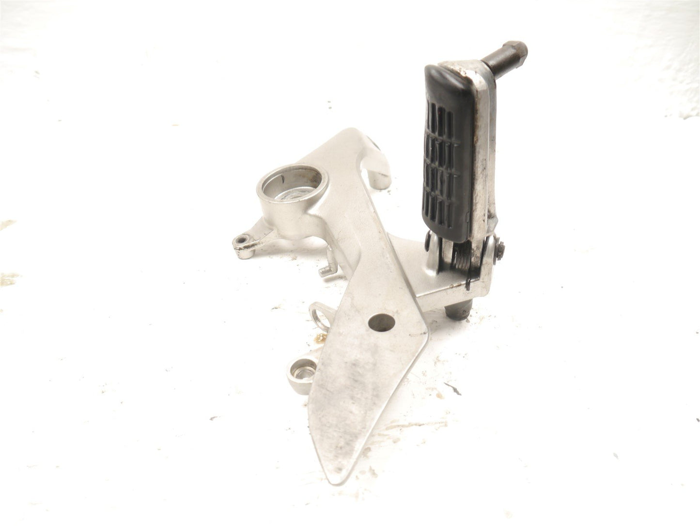 HONDA VFR800 1998-2001 FRONT RIGHT FOOTREST HANGER & PEG