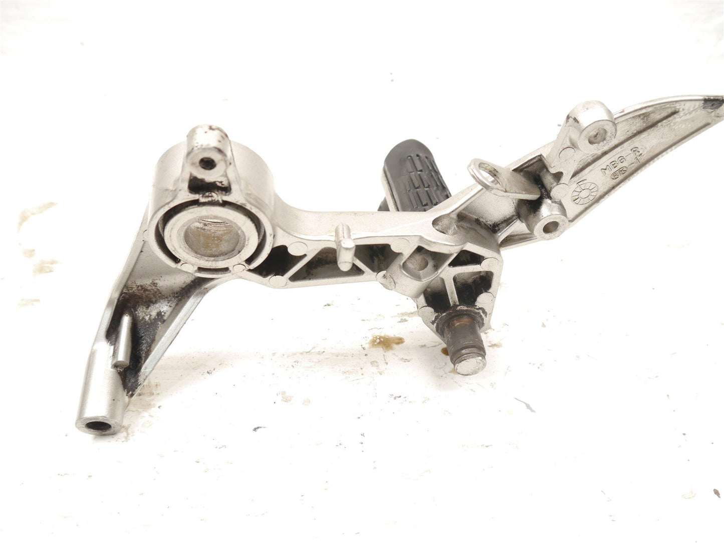 HONDA VFR800 1998-2001 FRONT RIGHT FOOTREST HANGER & PEG