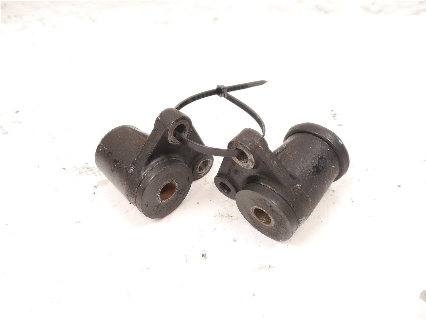KAWASAKI GPZ750 A UNITRAK 1983-1985 FRONT ENGINE MOUNTS