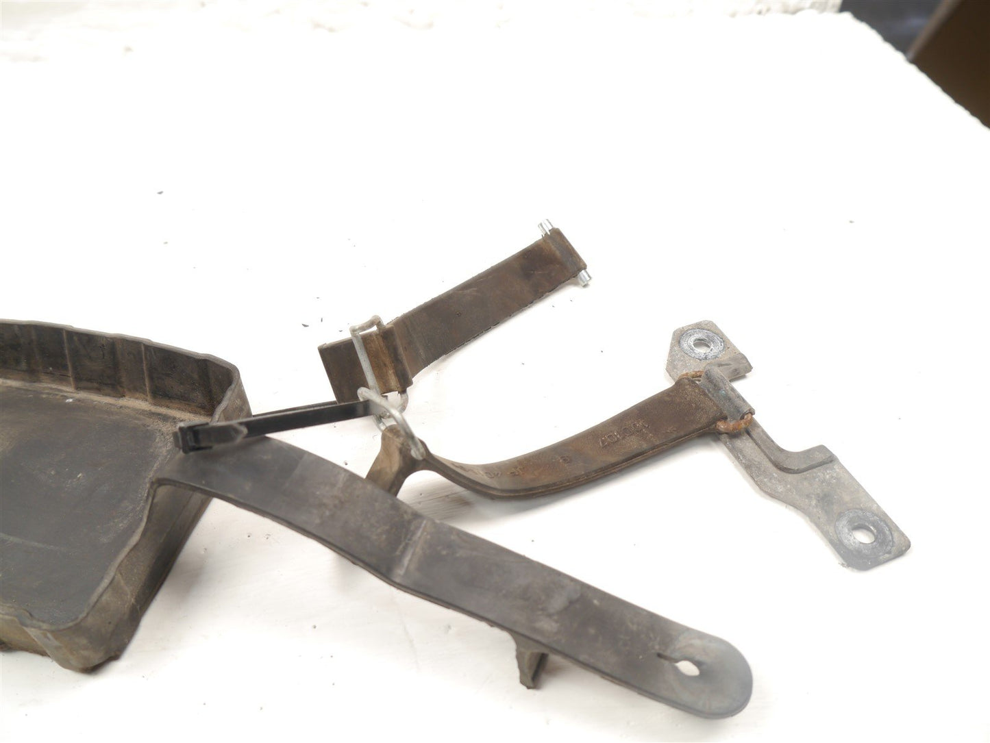 KTM DUKE 125 2018-2022 BATTERY TRAY & STRAPS