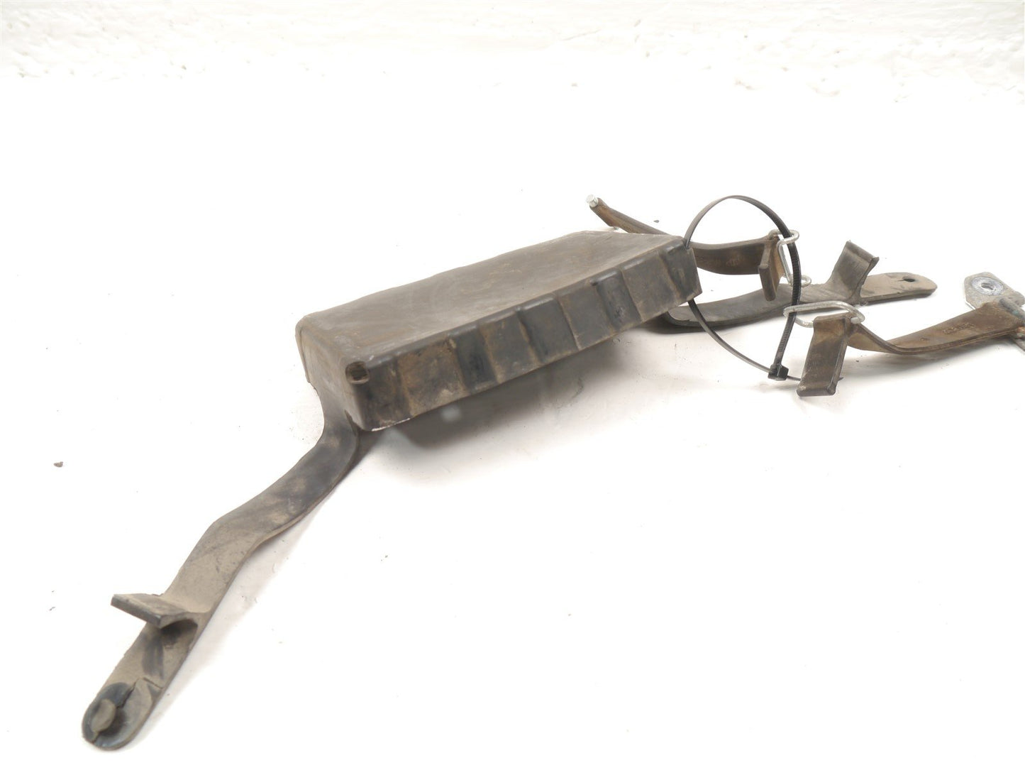 KTM DUKE 125 2018-2022 BATTERY TRAY & STRAPS