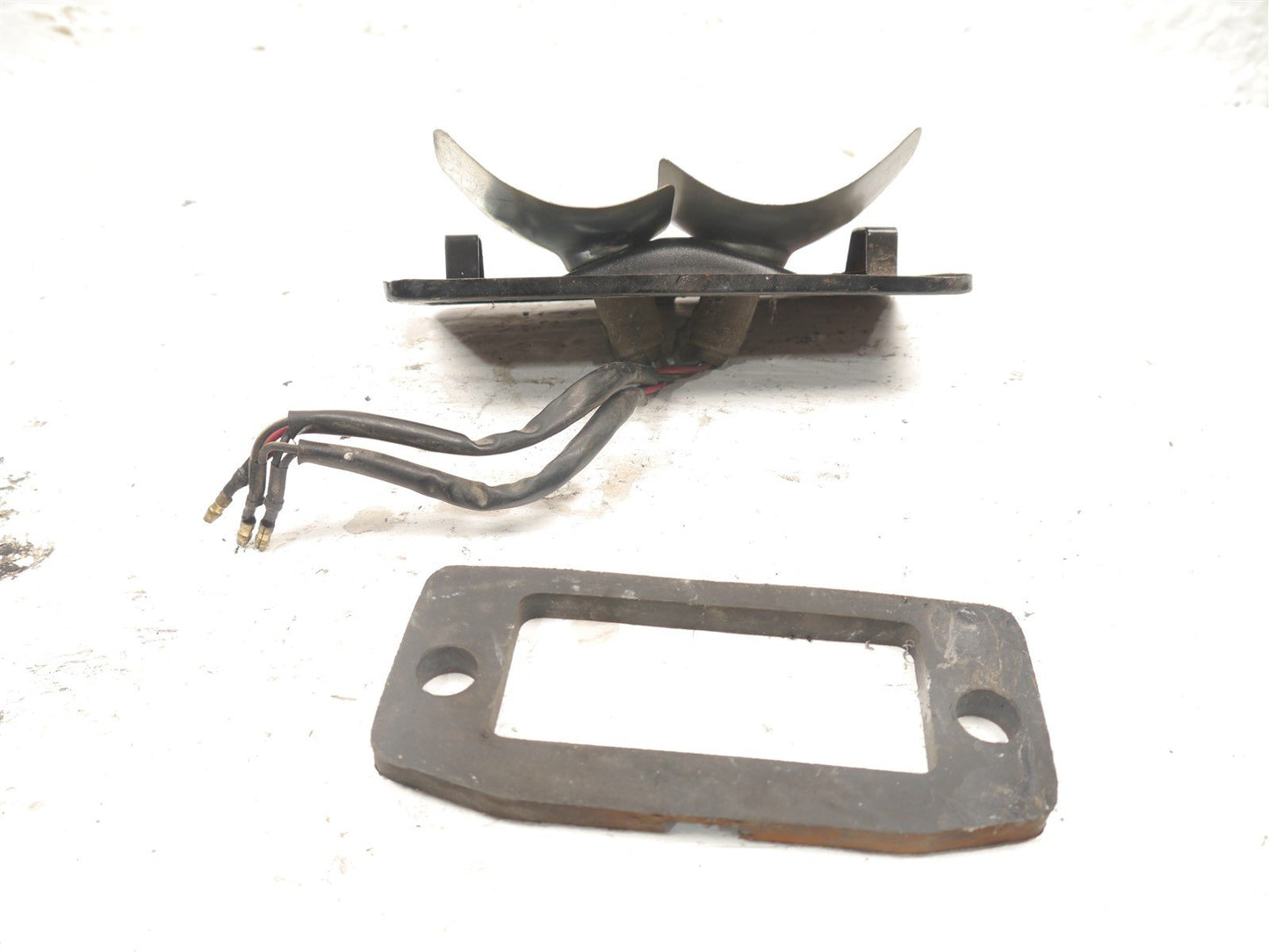 KAWASAKI GPZ750 A UNITRAK 1983-1985 REAR LIGHT BACK