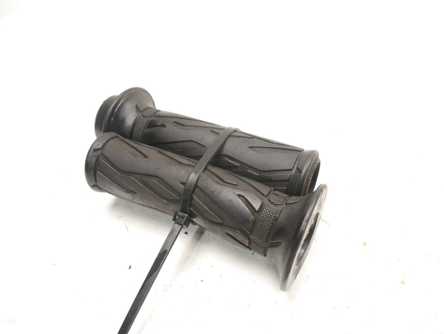 SUZUKI GSXS 125 2017-2021 THROTTLE TUBE & GRIPS