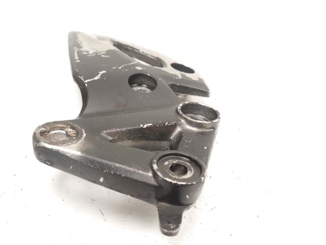 SUZUKI GSXS 125 2017-2021 FRONT RIGHT FOOTREST HANGER