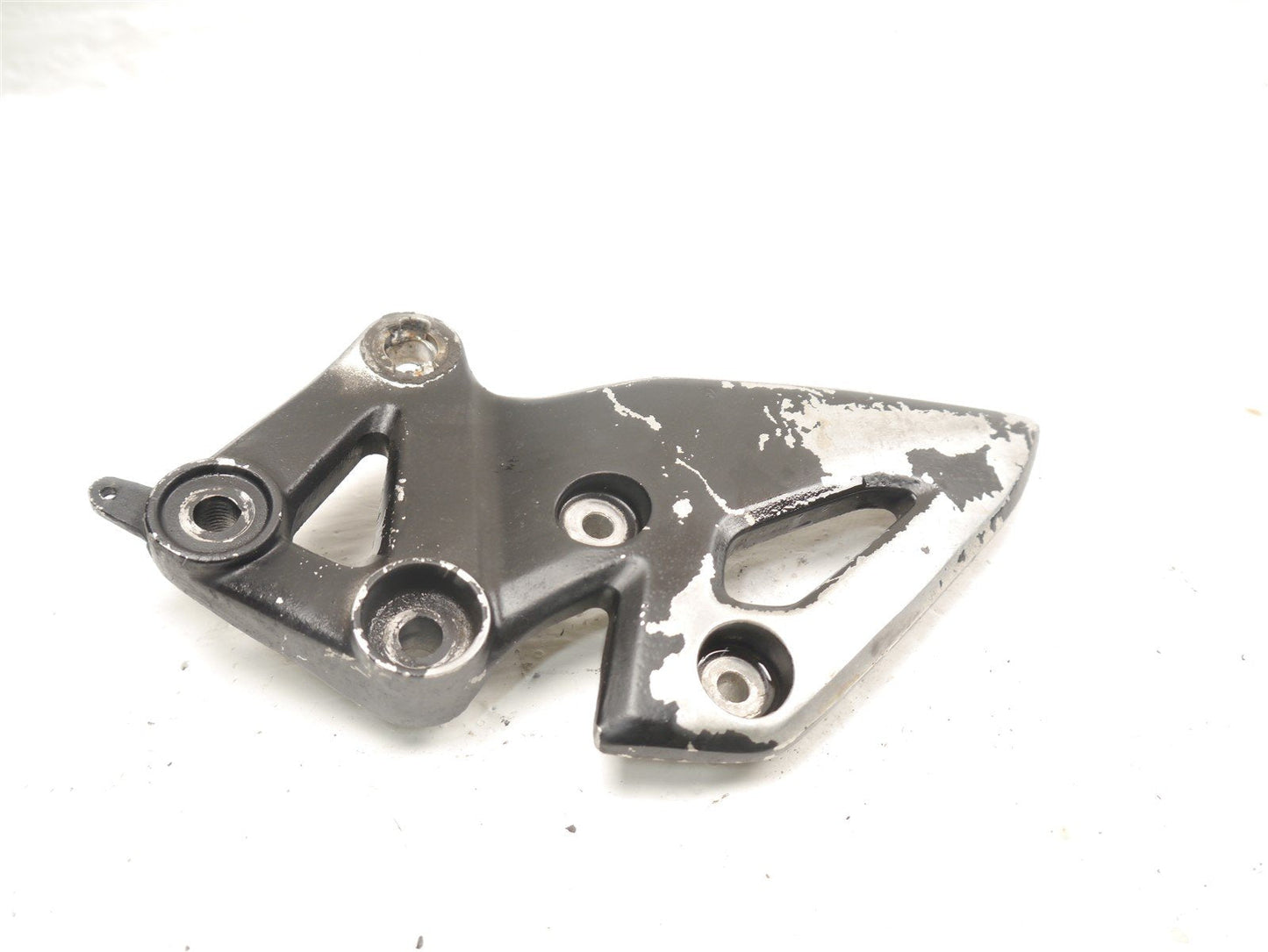 SUZUKI GSXS 125 2017-2021 FRONT RIGHT FOOTREST HANGER