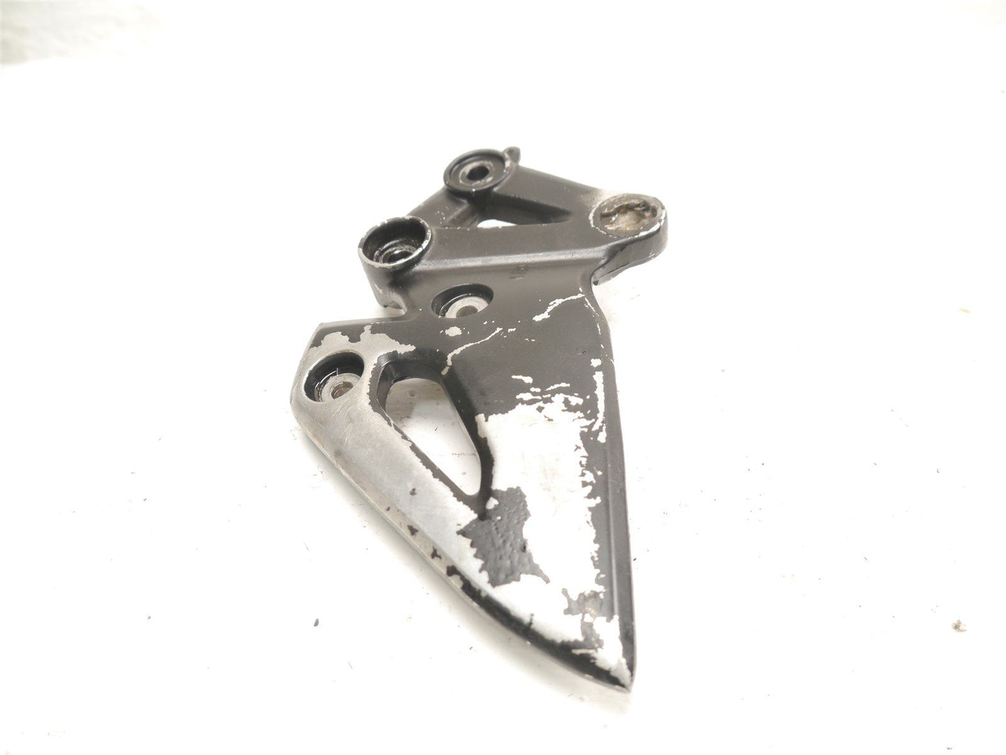 SUZUKI GSXS 125 2017-2021 FRONT RIGHT FOOTREST HANGER