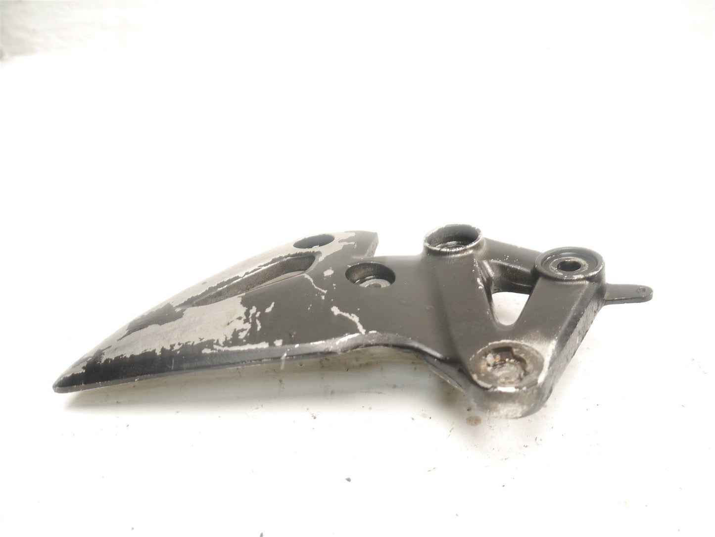 SUZUKI GSXS 125 2017-2021 FRONT RIGHT FOOTREST HANGER