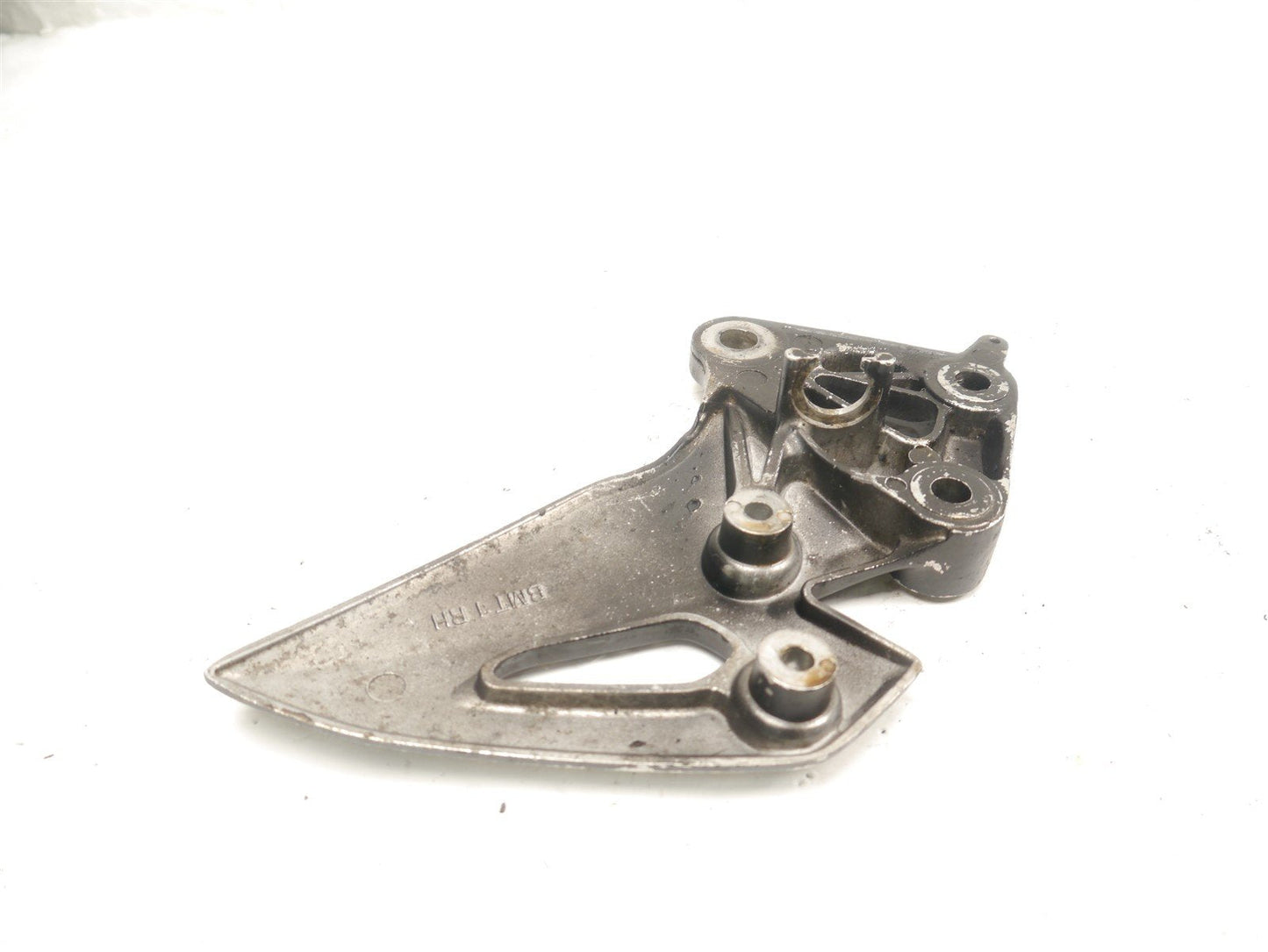 SUZUKI GSXS 125 2017-2021 FRONT RIGHT FOOTREST HANGER