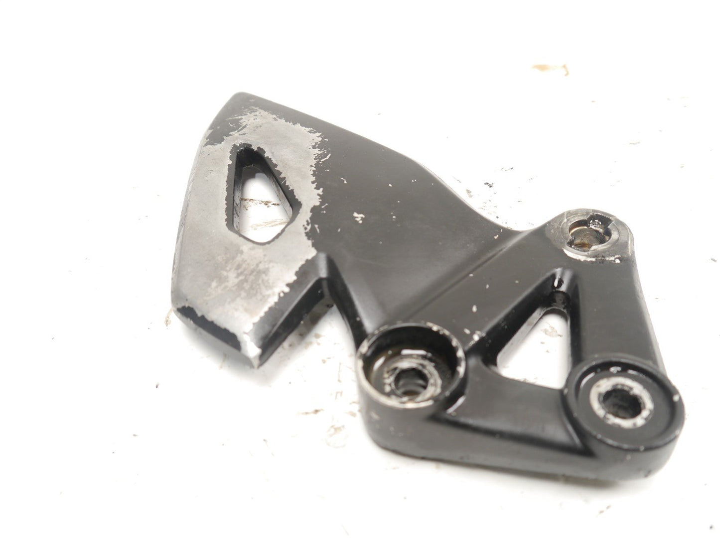 SUZUKI GSXS 125 2017-2021 FRONT LEFT FOOTREST HANGER