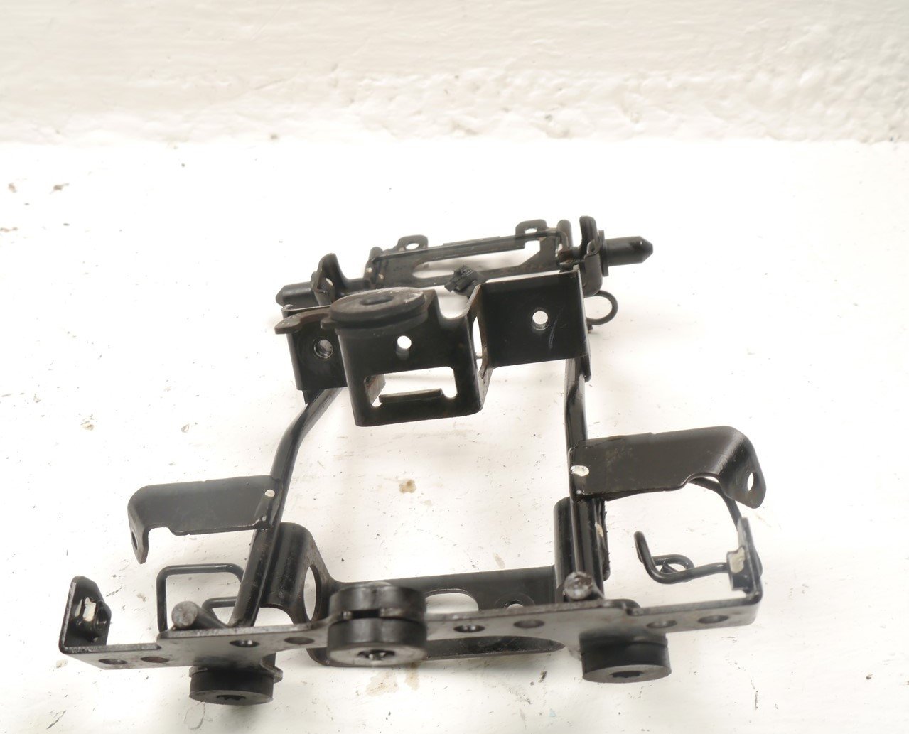 SUZUKI GSXS 125 2017-2021 HEADLIGHT MOUNT FRAME