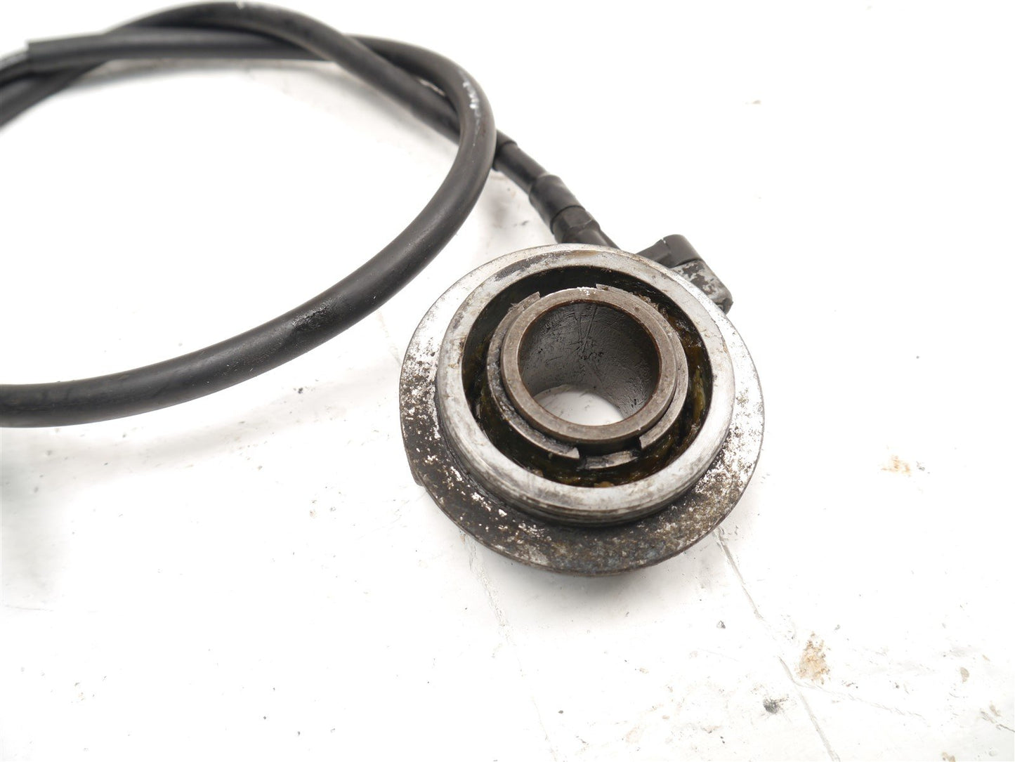 TRIUMPH TROPHY 900 1996-2001 SPEEDOMETER DRIVE UNIT AND CABLE