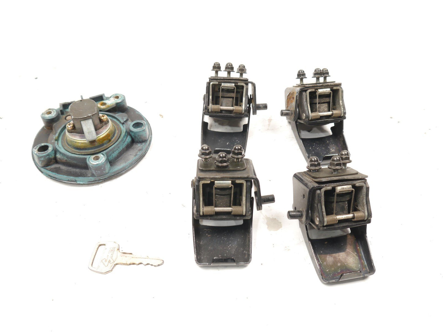 TRIUMPH TROPHY 900 1996-2001 FUEL CAP & PANNIER LOCKS