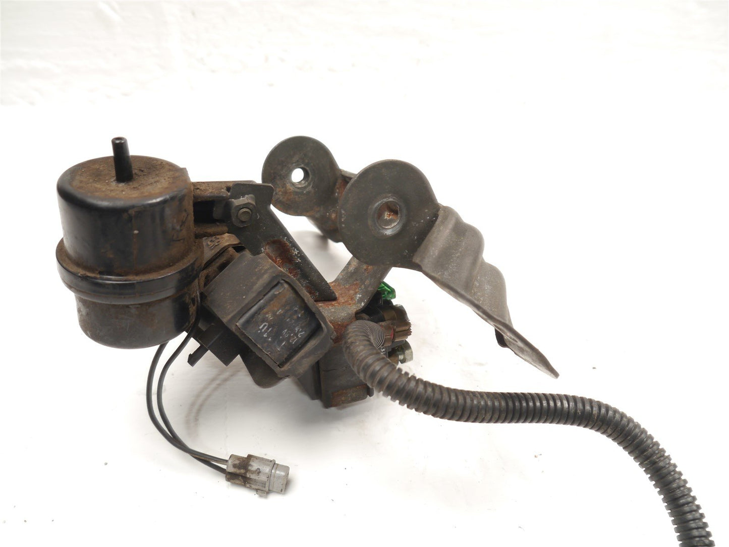 SUZUKI TL1000 S 1997-2001 STARTER SOLENOID TANK BRACKET & TIP SENSOR