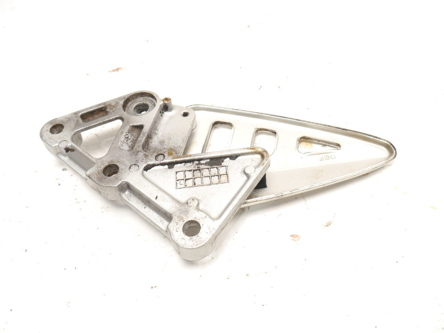 SUZUKI TL1000 S 1997-2001 FRONT LEFT PEG HANGER