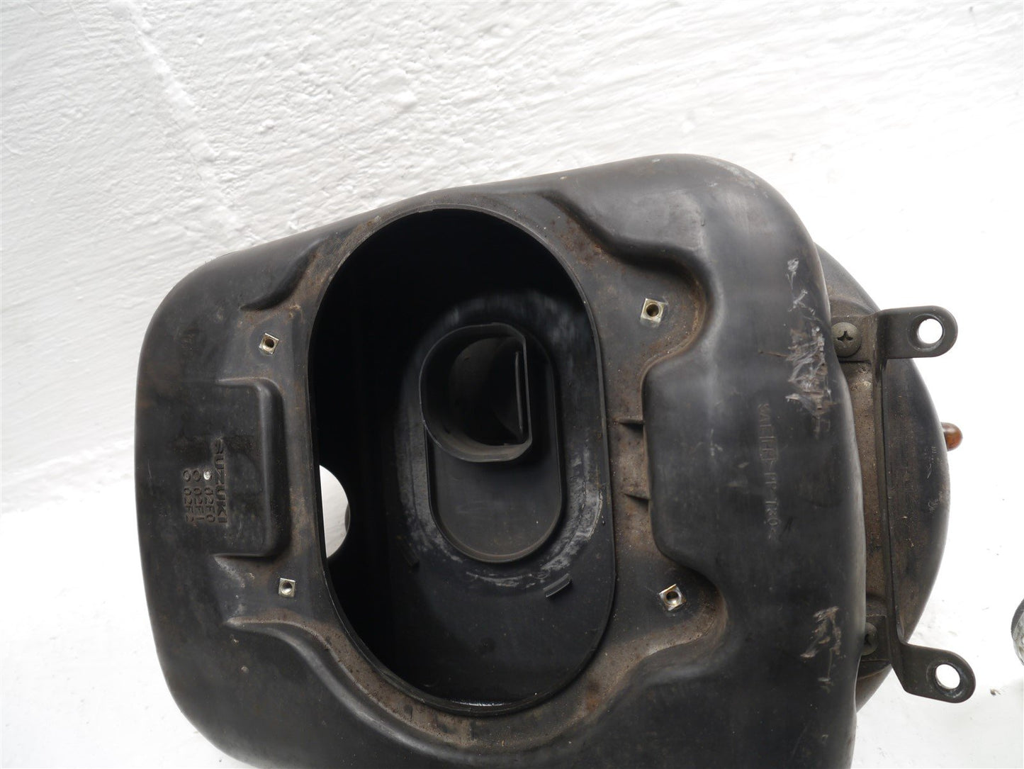 SUZUKI TL1000 S 1997-2001 AIRBOX & UNUSED OEM FILTER