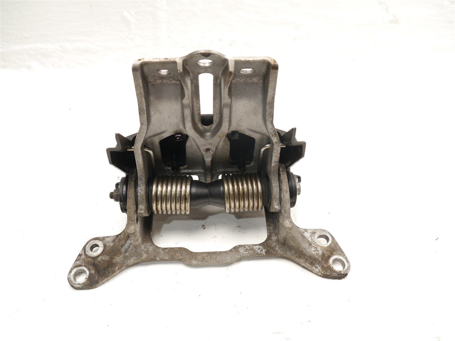 YAMAHA GPD125 NMAX 2015-2020 SEAT HINGE & SPRING
