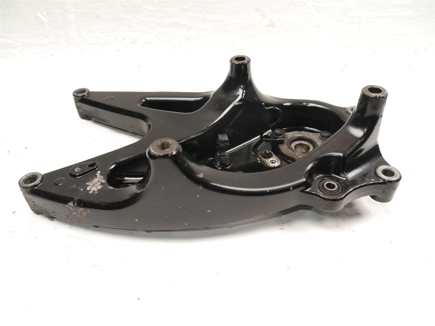 YAMAHA GPD125 NMAX 2015-2020 REAR WHEEL EXHAUST MOUNT