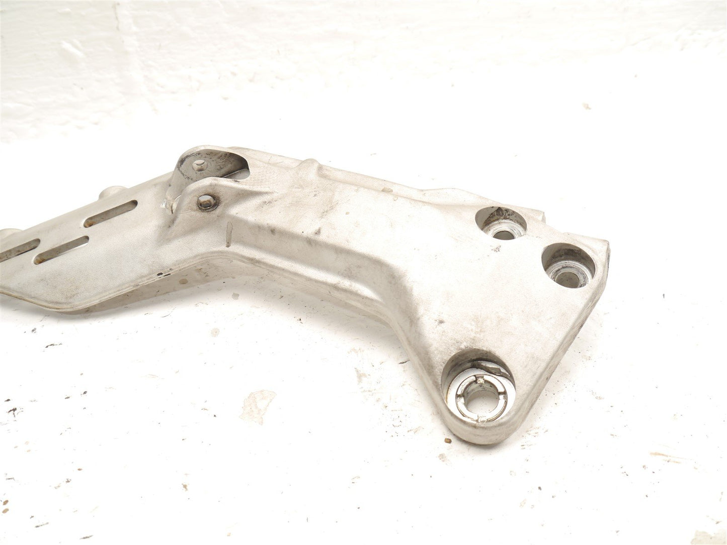 HUSQVARNA SVARTPILEN 125 2021-2024 FRONT LEFT FOOTREST HANGER