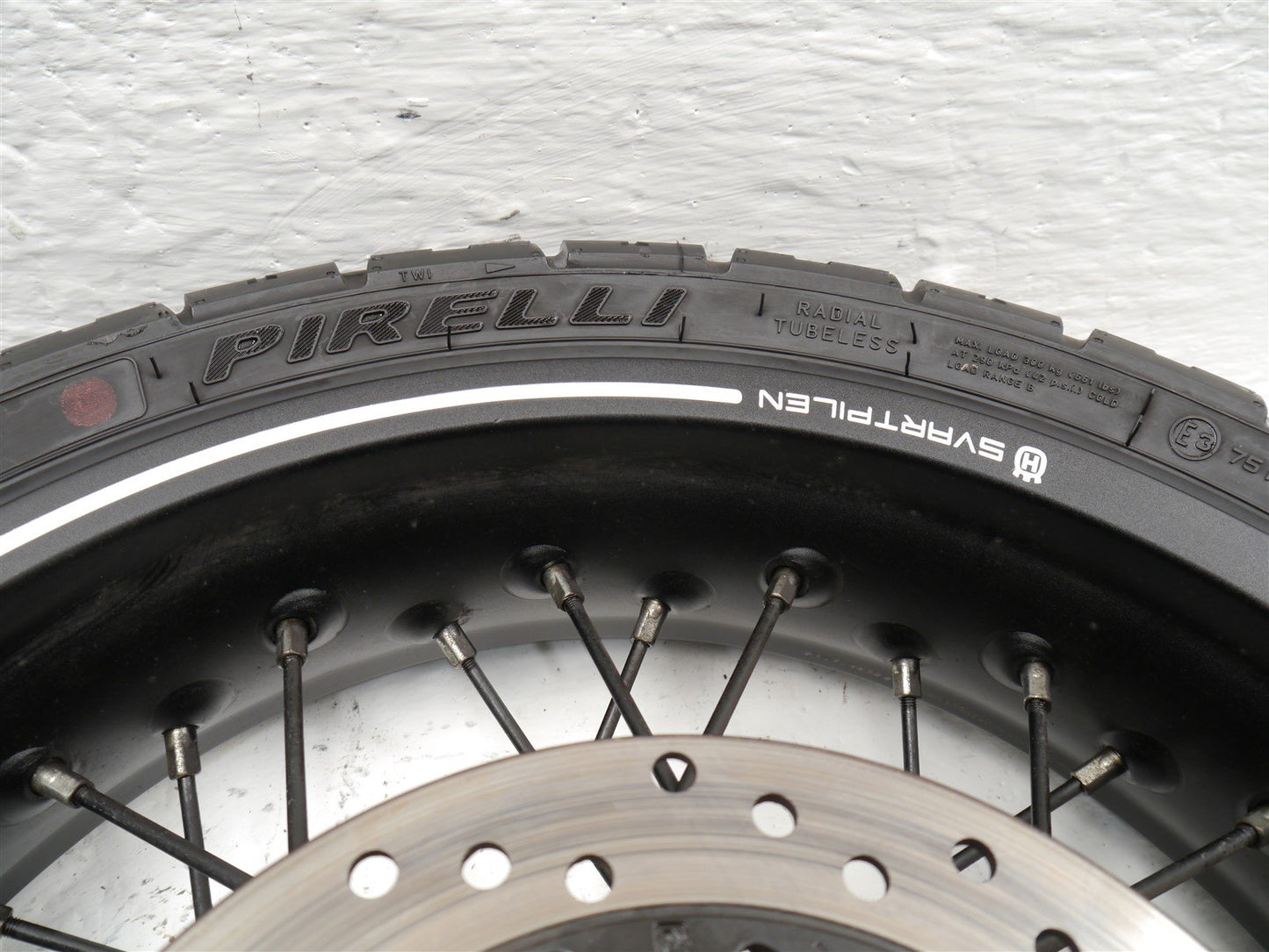 HUSQVARNA SVARTPILEN 125 2021-2024 REAR WHEEL & TIRE