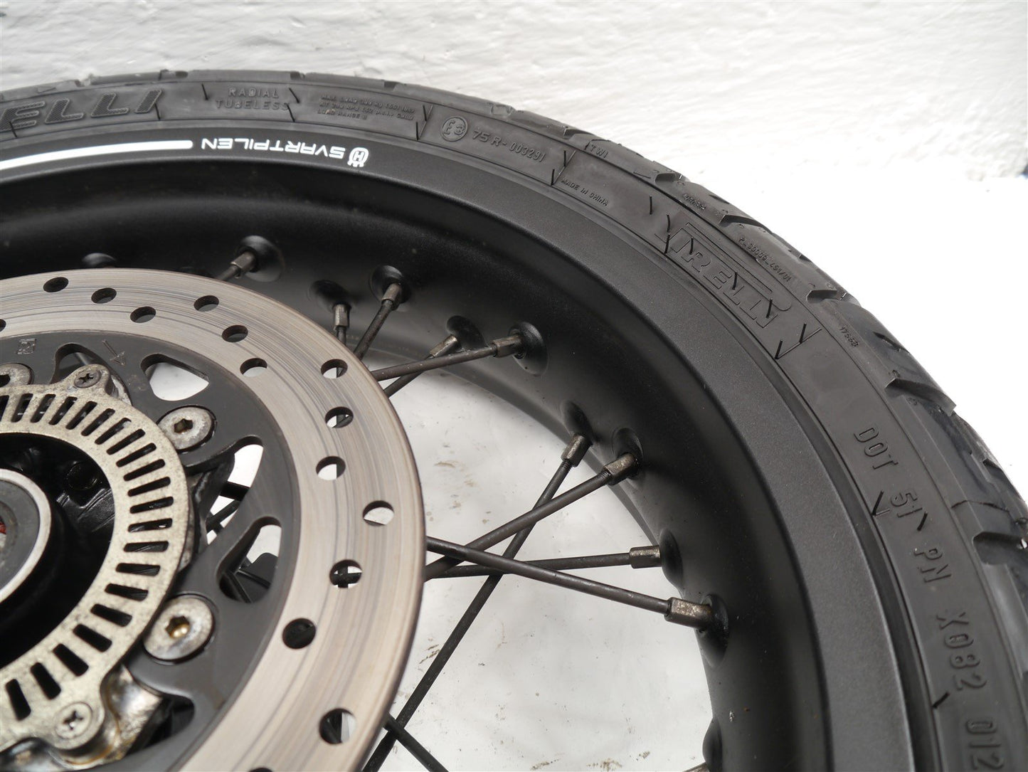 HUSQVARNA SVARTPILEN 125 2021-2024 REAR WHEEL & TIRE