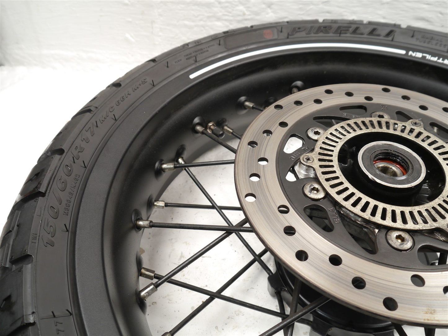 HUSQVARNA SVARTPILEN 125 2021-2024 REAR WHEEL & TIRE