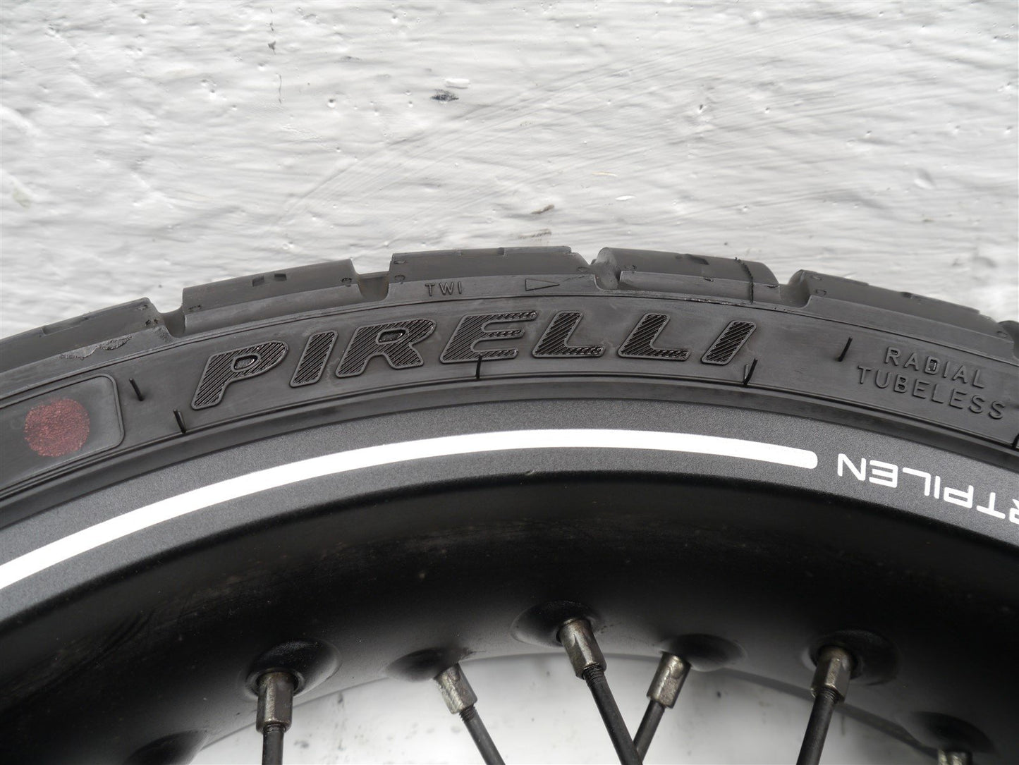 HUSQVARNA SVARTPILEN 125 2021-2024 REAR WHEEL & TIRE